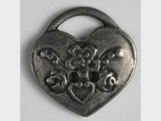 Herzknopf, vollmetall, antiker Stil mit eingearbeiteter Öse - Größe: 