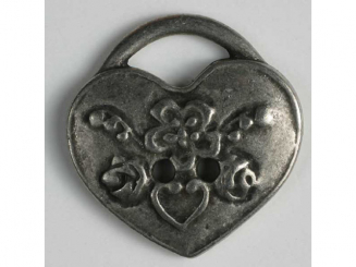 Herzknopf, vollmetall, antiker Stil mit eingearbeiteter Öse - Größe: 
